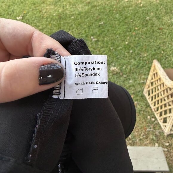 Black V-Neck Crop Top (Size M) - Picture 3 of 3